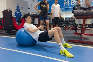 Đổng Lộ: Tiểu tướng bóng đá Trung Quốc sẽ không bị Túc Hiệp chiêu an hai bên học tập lẫn nhau có thể vặn thành một sợi dây thừng